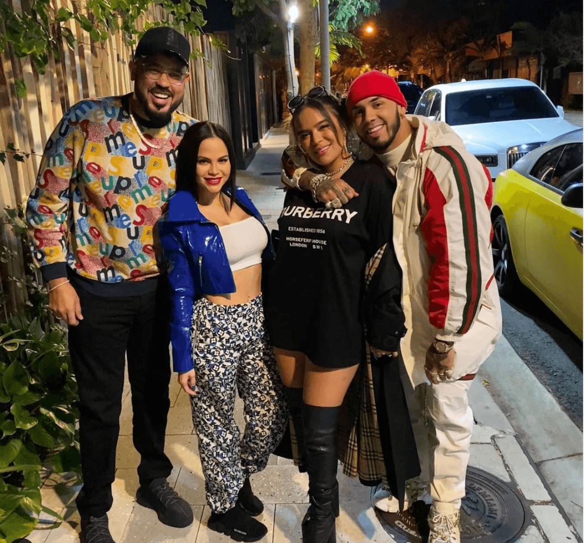 Otros testigos de su amor fueron Anuel AA y Karol G y, se dice también que Daddy Yankee y su esposa.