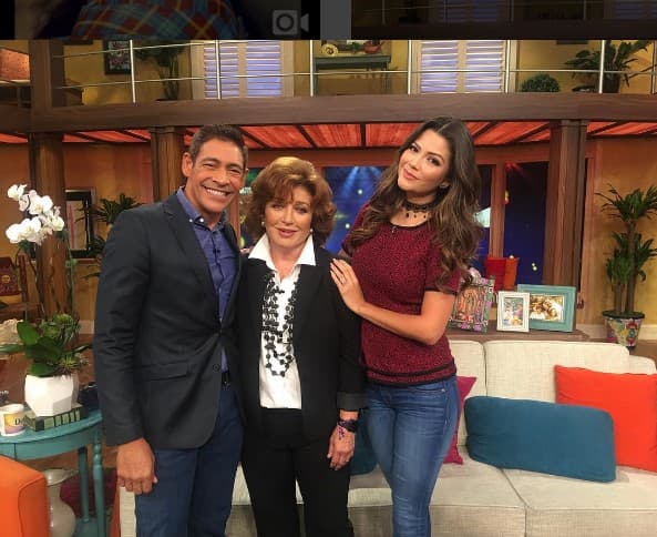 La novia de México, Angélica María, nos preparó un gran homenaje a su amigo Juan Gabriel.