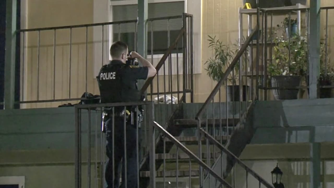 Hombre recibe tres disparos en el balcón de un apartamento al suroeste de Houston