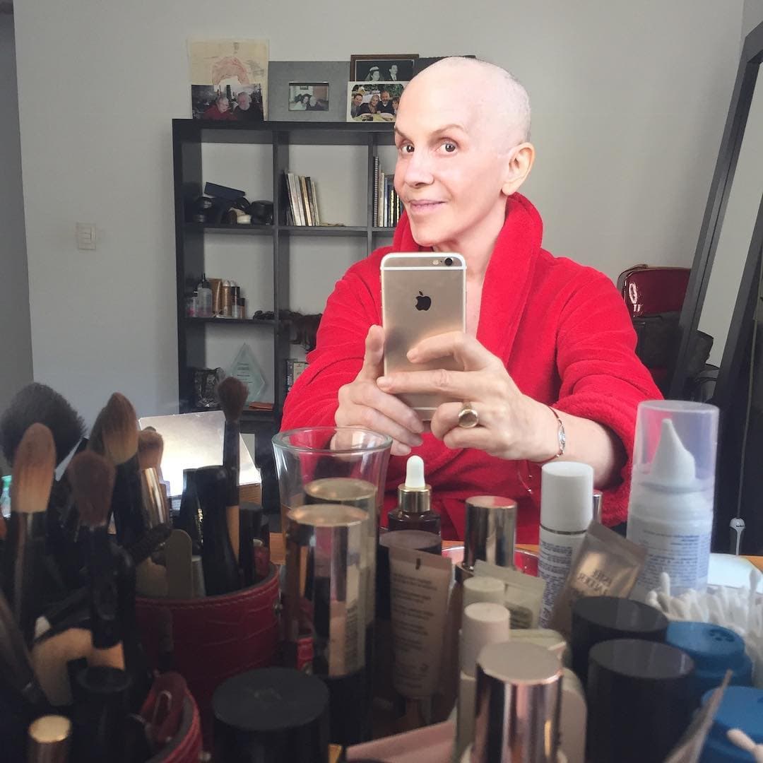 Poco más de un año después, la actriz de 61 años ha comenzado a compartir con
<b><a href="https://www.instagram.com/la_rebeccajones/" target="_blank">sus seguidores en Instagram</a></b> las experiencias que vivió.