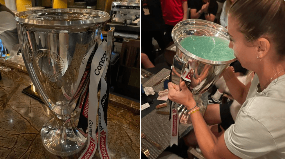 El Team USA Femenil celebró tomando margaritas en el trofeo de campeón