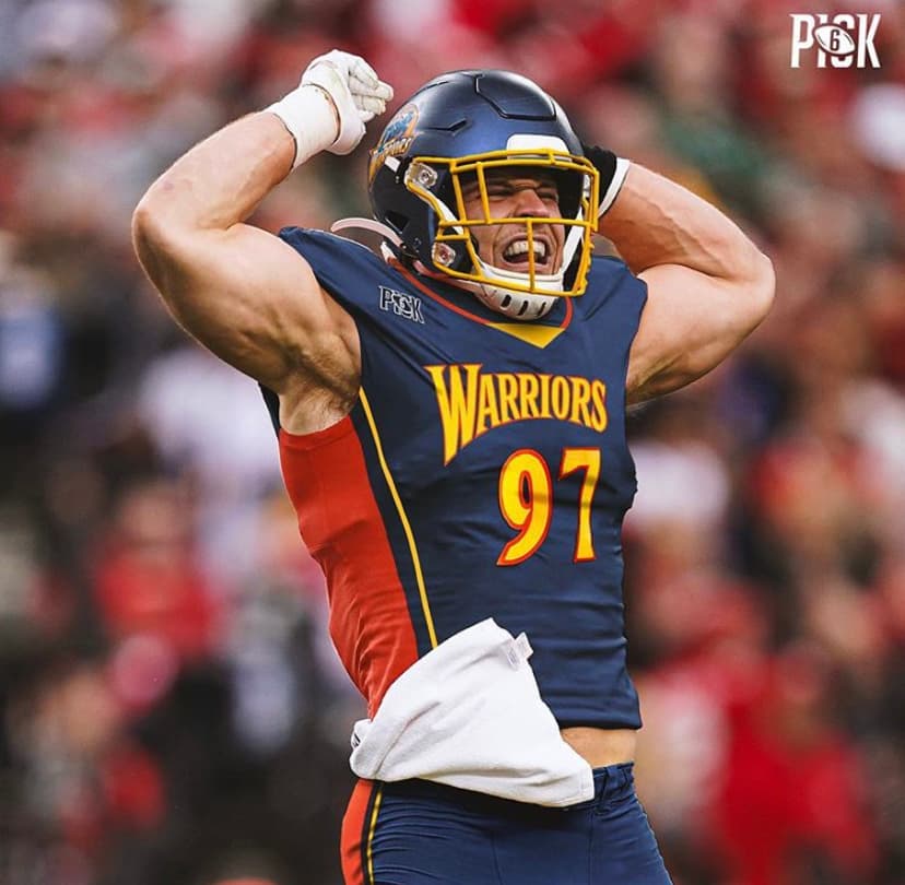 <b>Nick Bosa</b>
<br>El DE de los San Francisco 49ers no variaría mucho en las tonalidades rojo y dorado de lo que sería la indumentaria al estilo de Golden State Warriors.