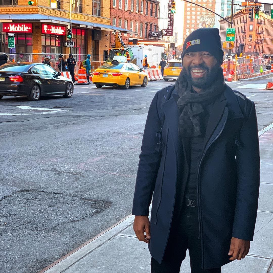 En República Dominicana, fue también conductor de un programa de televisión, donde explotó la gracia que lo caracteriza.