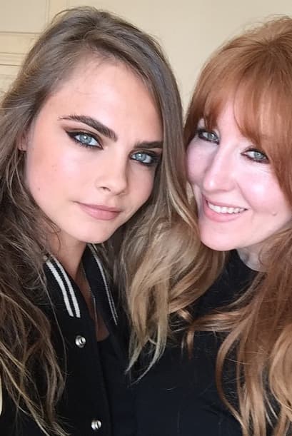 Pocas veces la vemos posar como una mujer sexy en su cuenta de Instagram, pero cuando lo hace Cara Delevigne, no podemos dejar de ver esa boquita.