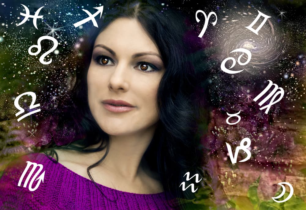 Aún así, es curioso que se divida al Zodiaco entre estas dos facetas. Los signos de Fuego y los signos de Aire son denominados signos de características masculinas mientras que los signos de Agua, y los signos de Tierra son denominados signos de características femeninas.