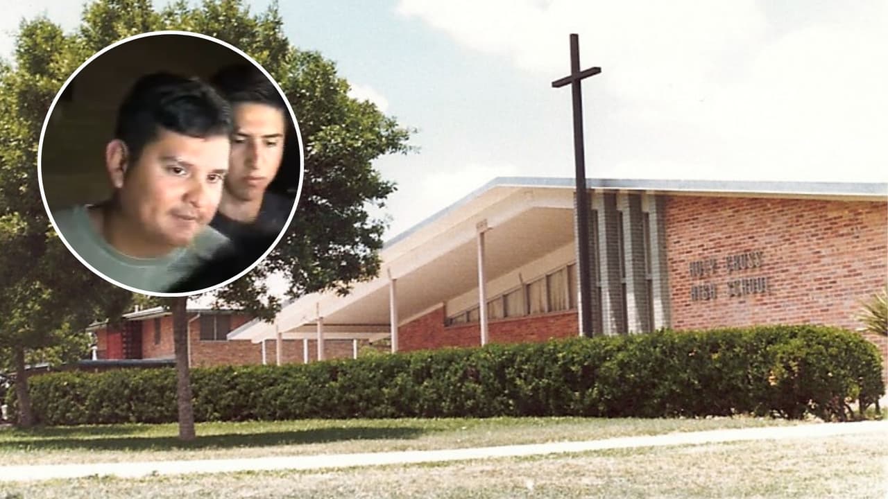 Detienen a coach acusado de colocar cámara oculta y grabar a alumnas de Holy Cross en San Antonio