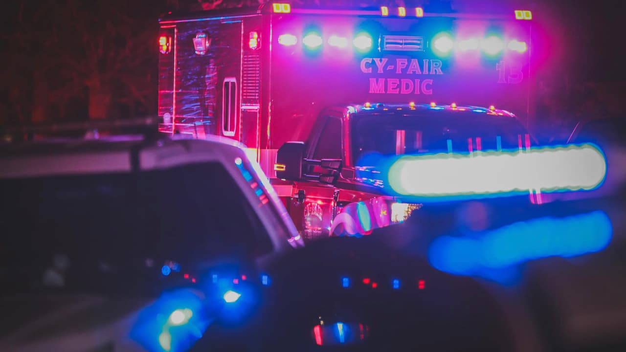 Oficiales del alguacil del condado Harris respondieron a un tiroteo donde dos hombres murieron.