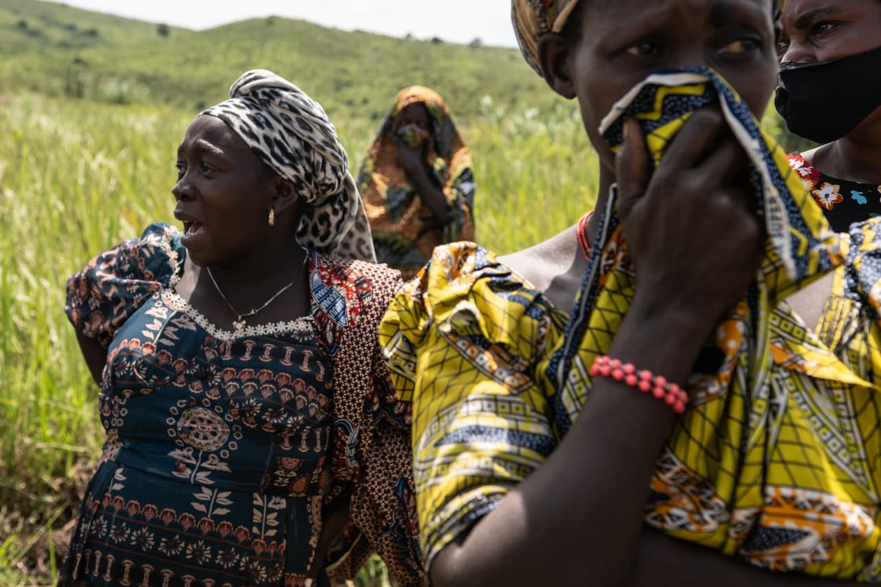 Uganda cierra su frontera con el Congo ante el aumento de casos de ébola