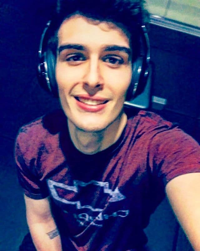 Adriel Favela es otra de las celebridades con una serie de tatuajes que para muchos podrían parecer raros.
<br>