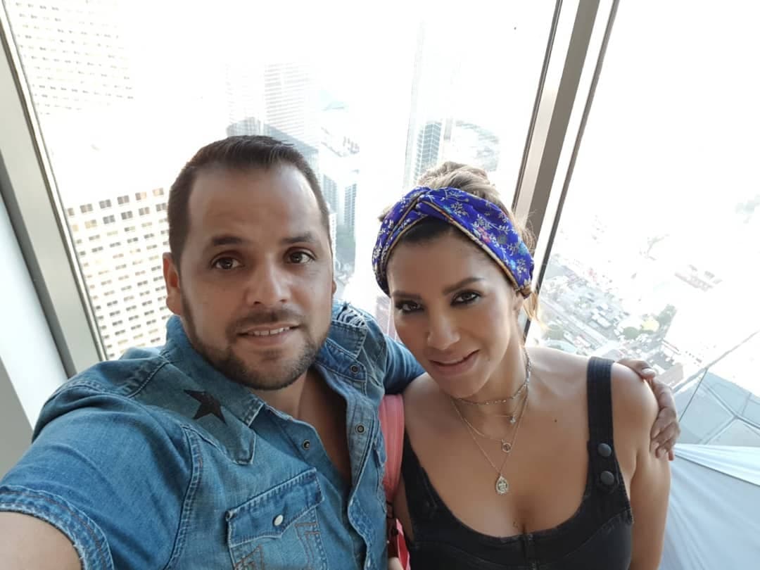 Linda, también pertenece a la familia Figueroa y es hija de Ana María, hermana de Joan Sebastian.