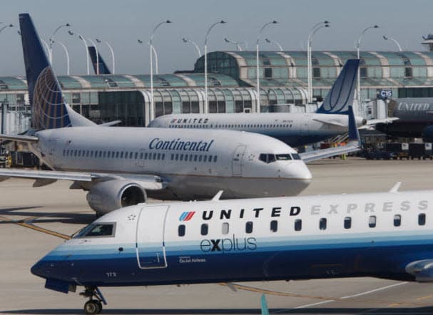 Arrestan a una azafata por trabajar en estado de ebriedad en pleno vuelo