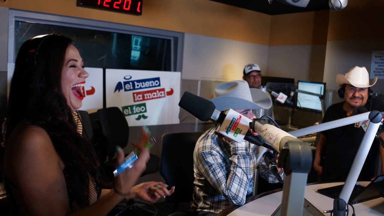 Carla Medrano enamoró a Gerardo Ortiz durante la entrevista del artista con 'El Bueno, La Mala y El Feo'.