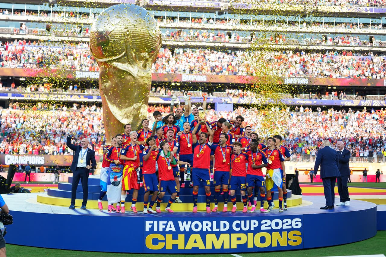 16 años después, España vuelve a levantar la Copa del Mundo.