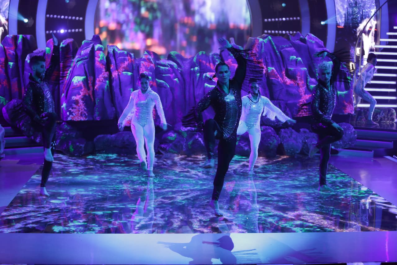 Los finalistas del show ocuparon la pista acompañados de los bailarines Emma, Melissa, Oksana, Jayme, Teresa, Ashley, Yann, Toni, Juan Carlos, Jonathan y Sherhan.