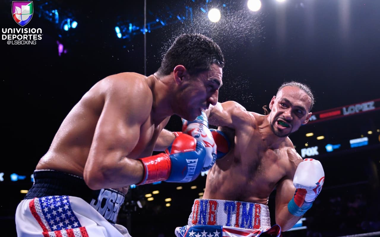 Keith 'One Time' Thurman retuvo su supercampeonato wélter de la AMB tras derrotar por decisión mayoritaria a 'Josesito' López en una dura pelea de regreso para el monarca.