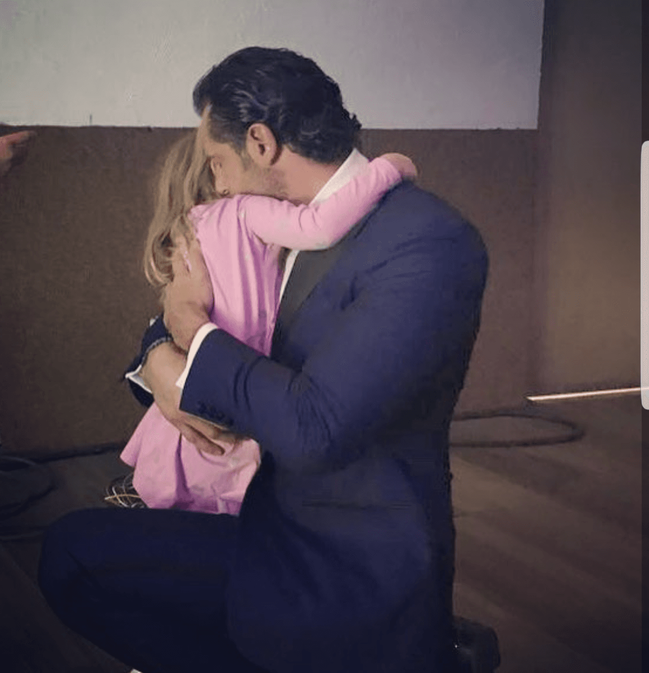 El mismo día también compartió este tierno abrazo con su hija menor, Alexa Miranda: "Hay imágenes que dicen más que millones de palabras".