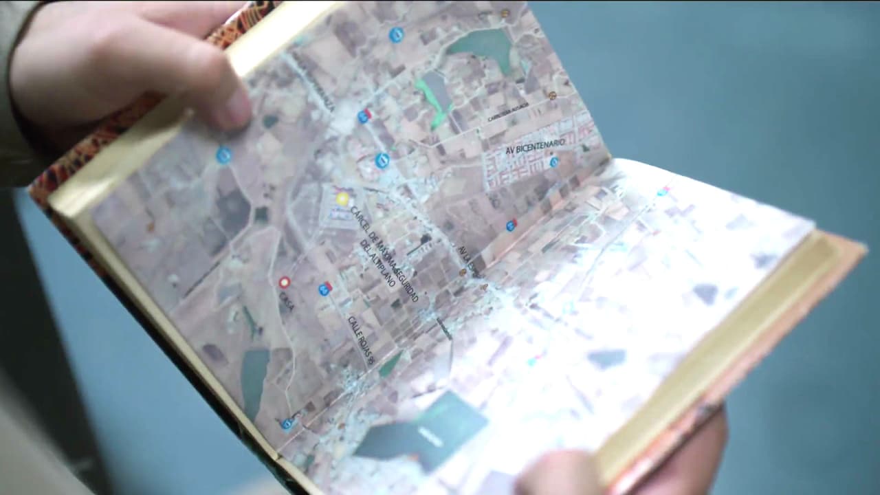 Con el mapa en sus manos, fue tejiendo una estrategia que aseguraría su libertad.