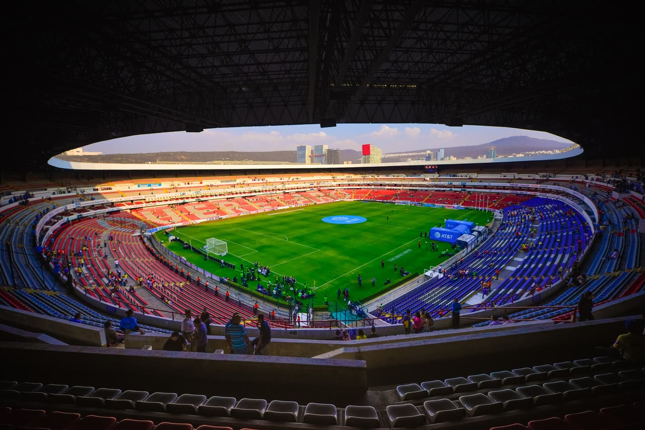 Así lucía el Estadio La Corregidora en Querétaro previo al partido, recordemos que la fecha y sede originales de la Ida de la Semifinal se debió modificar por las malas condiciones ambientales que imperaron en la Ciudad de México y sus alrededores en los últimos días por poco viento, muchas partículas contaminentes e incendios forestales.