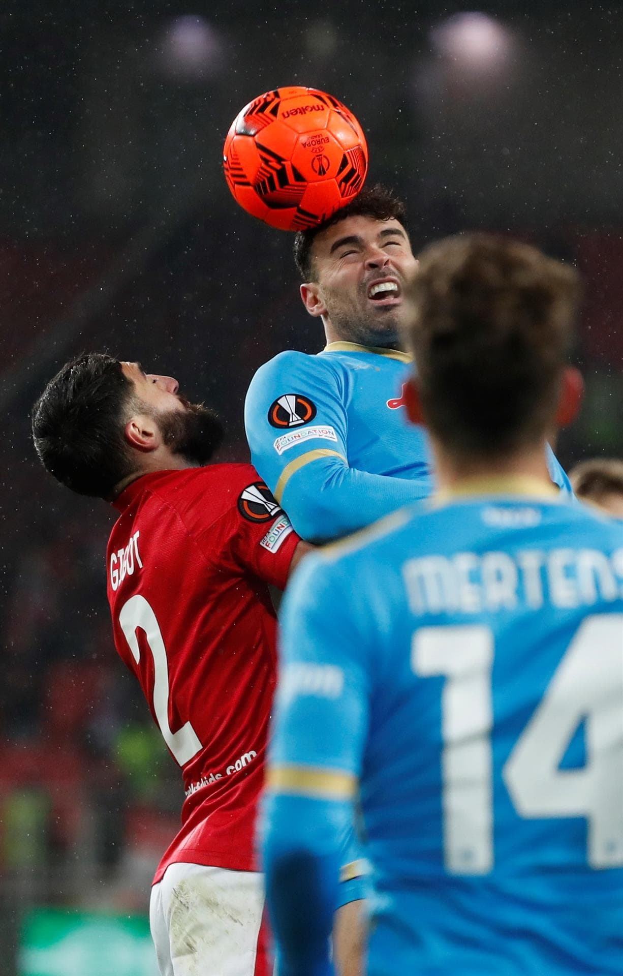 Spartak Moscú derrota 2-1 al Napoli durante la fase de grupos en la UEFA Europa League. Aleksandr Sobolev, con doblete, le dio al triunfo a la escuadara local, mientras que el único tanto del equipo visitante fue por parte de Elif Elmas al 64'. El mexicano Hirving Lozano jugó todo el partido.