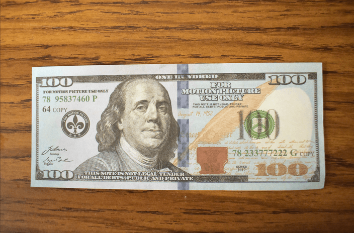 Los investigadores dijeron que los paquetes eran similares a un envío del 7 de septiembre en el que los oficiales de la CBP de Filadelfia incautaron un paquete que contenía casi $ 100,000 en euros y dólares falsificados.
<br>