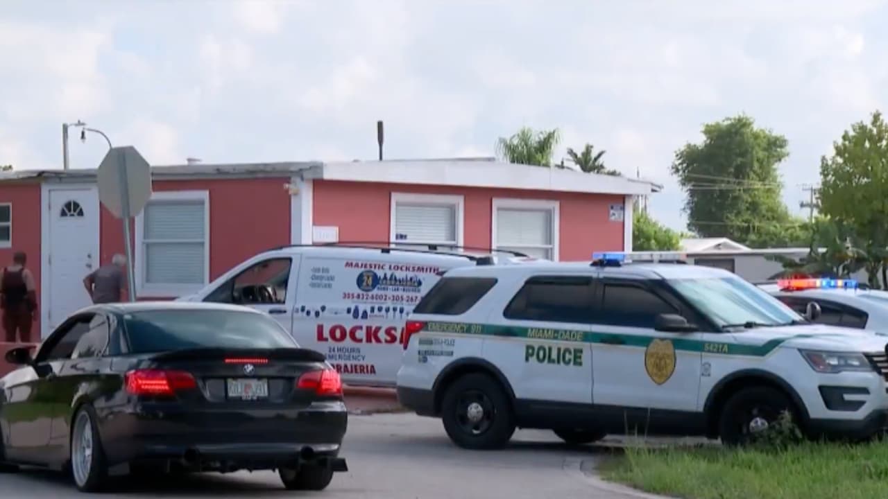 Varias patrullas del Sheriff de Miami-Dade estuvieron presentes en el lugar.