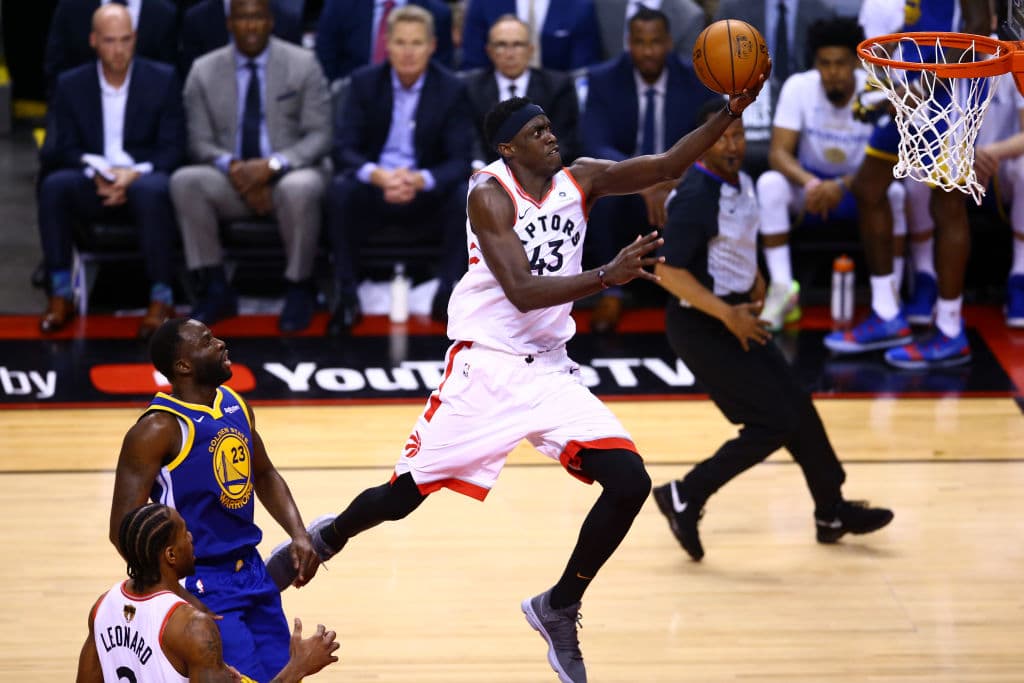 Pascal Siakam fue el líder ofensivo de los Toronto Raptors al anotar 32 puntos en una noche de altísimo nivel, encestando 14 de 17 intentos en 40 minutos, sin duda el mejor jugador sobre la duela esta noche.