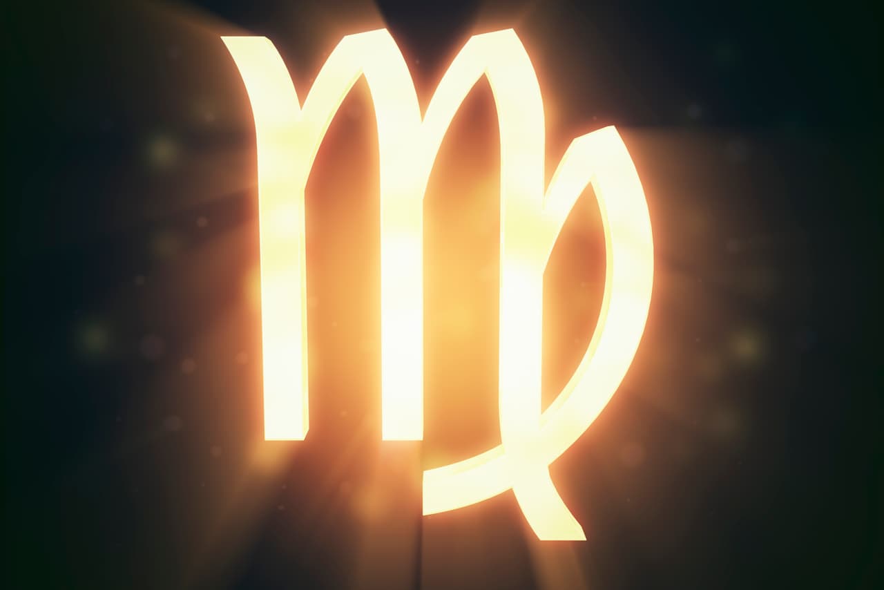 <b>Virgo en el mes de Cáncer</b>
<br>
<b>Transformarás los reveses en victorias</b>
<br>El mes de Cáncer te vuelve muy sensible, a veces demasiado, Virgo. Surgirán algunas situaciones que te pueden hacer ver prejuicios o problemas personales en tus relaciones sociales cuando lo cierto es que no hay nada de eso. Modifica tu actitud desconfiada y verás el cambio, eso no va con tu naturaleza analítica.