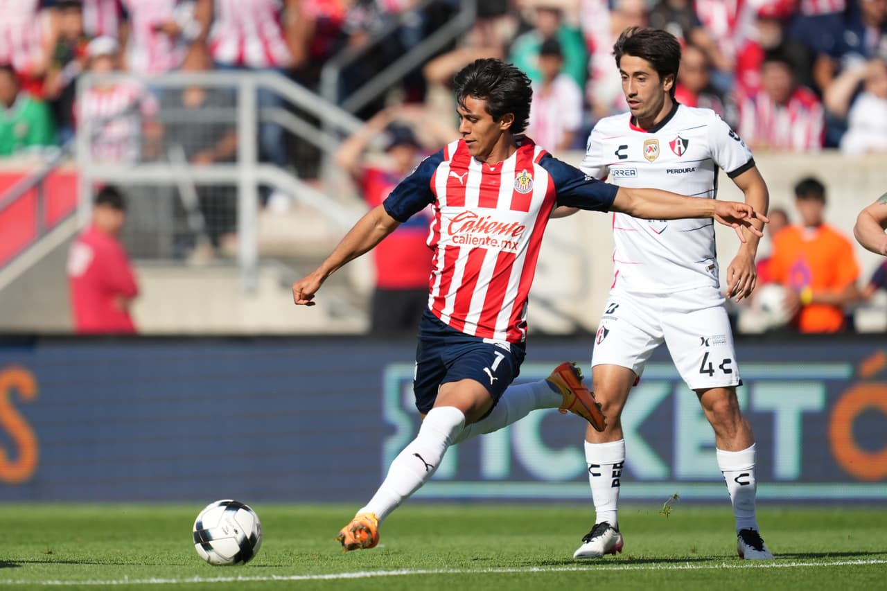 Con un gol solitario de Julián Quiñones el Atlas se llevó una edición más del Clásico Tapatío ante Chivas.