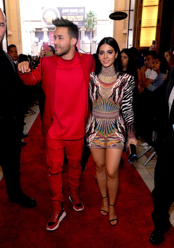 Ella es un poco mayor que él, pues
<b>Emeraude</b> ya cumplió los 30 años, el 1 de marzo, mientras que el cantante todavía está en los 29.