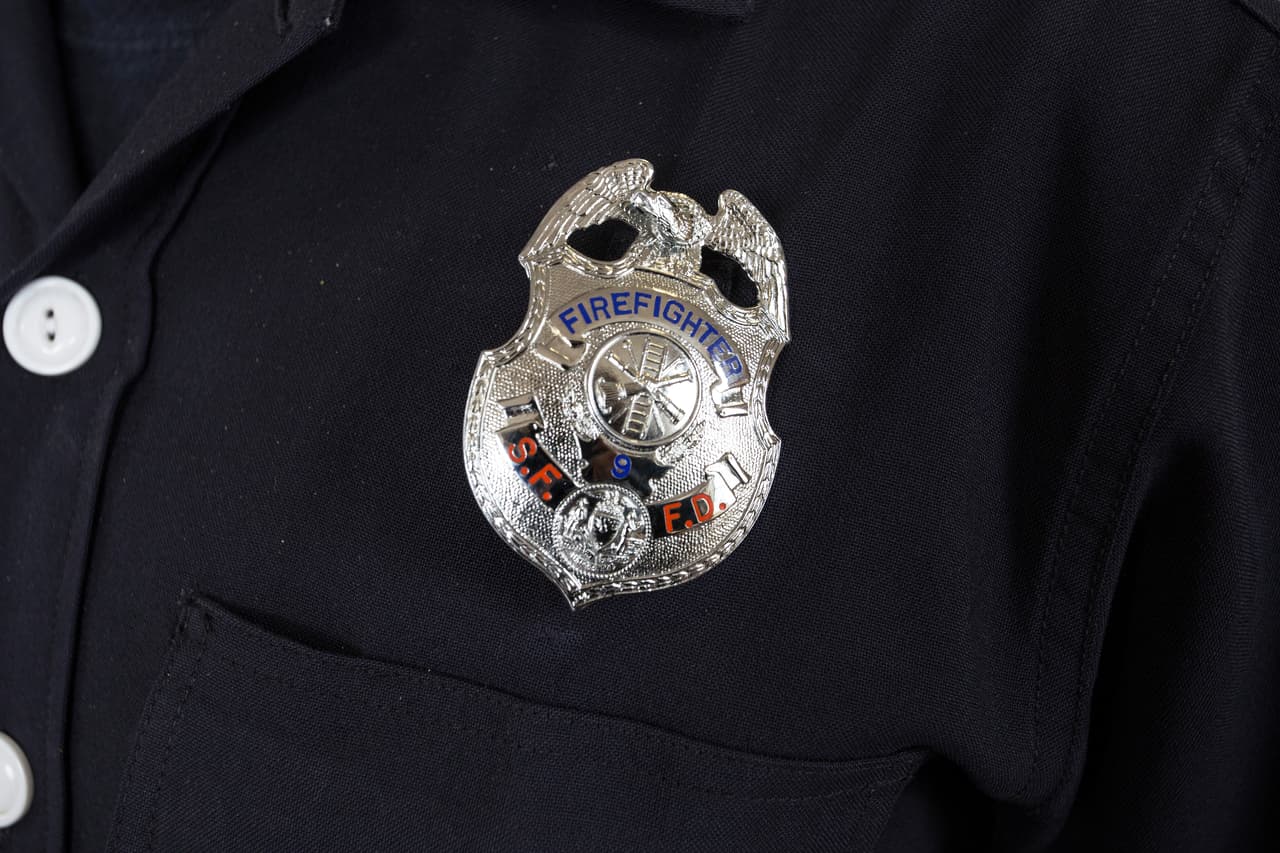 Registros del
<b>Departamento de Bomberos de San Francisco</b> han detallado que este incidente es solo uno de
<b>muchos otros casos similares</b> que involucran a vehículos autónomos de empresas como
<b>Cruise y Waymo</b> interfiriendo en operaciones de servicios de emergencia.
<br>