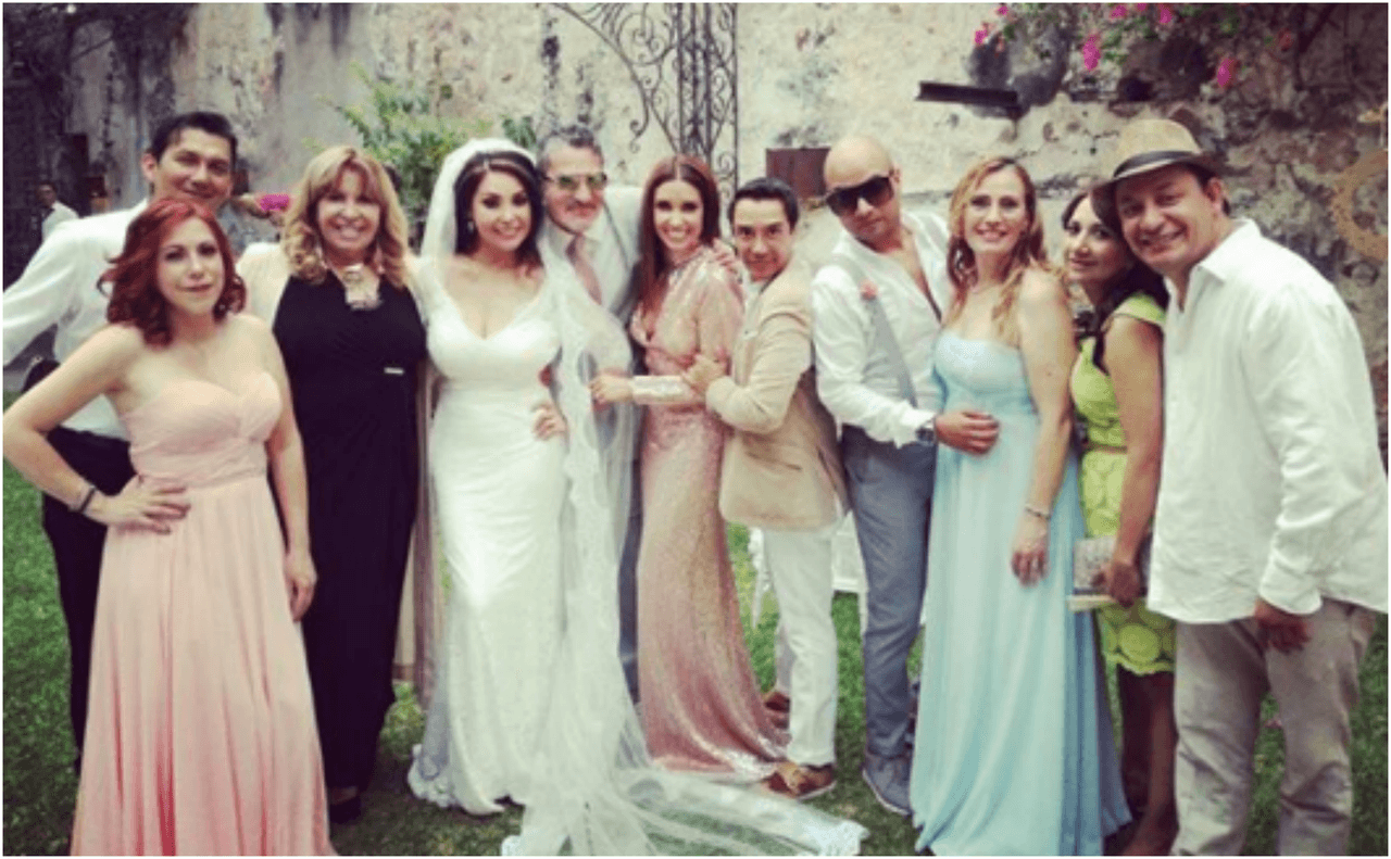 Todos los invitados estaban felices de celebrar la dicha de la pareja.