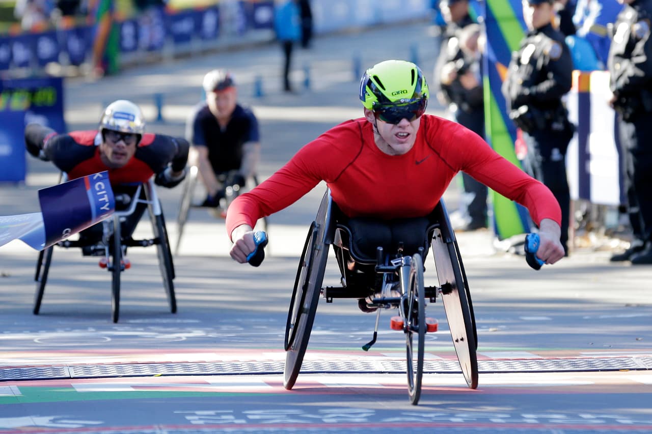 Daniel Romanchuk, de Estados Unidos, fue el ganador en la competencia de silla de ruedas.
