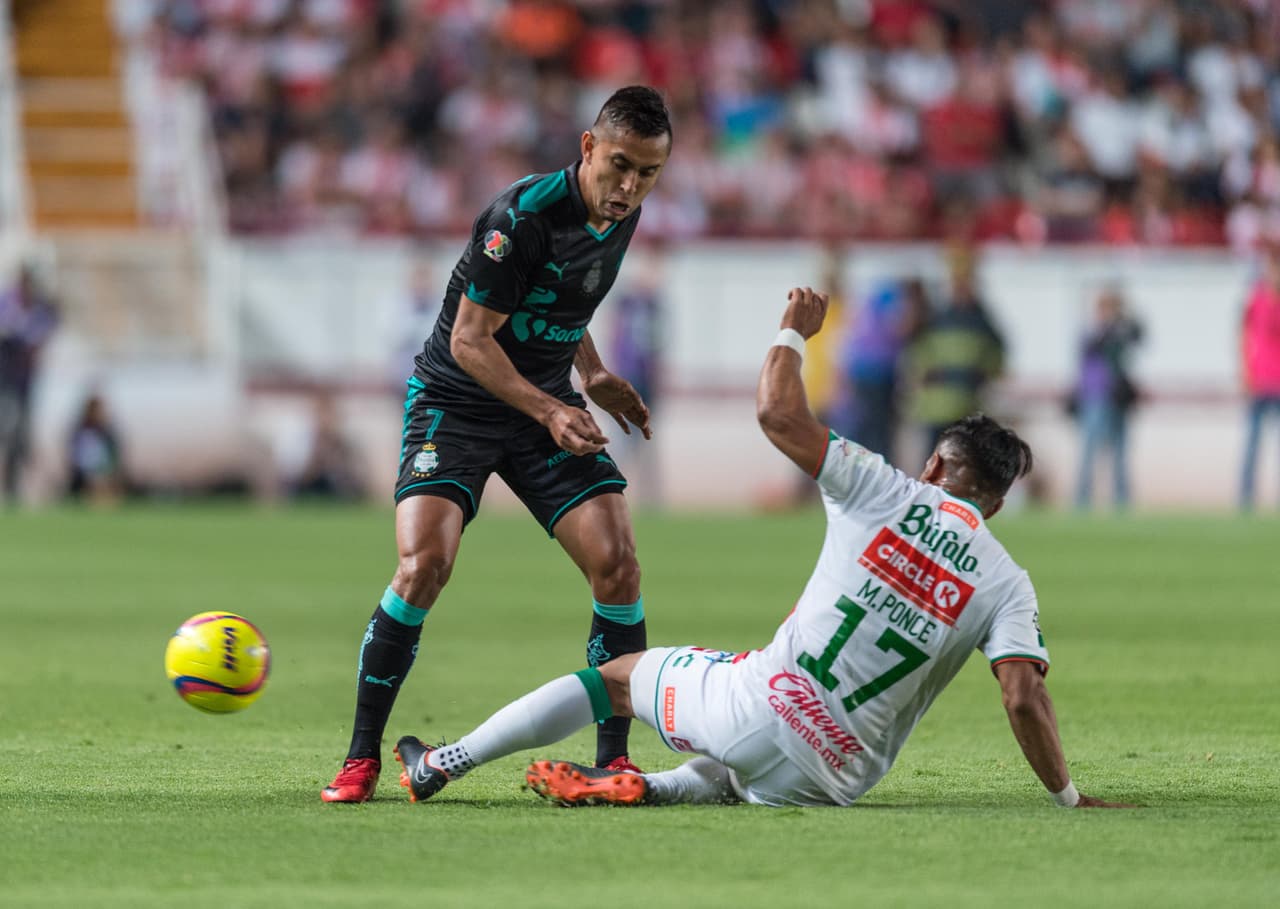 Sin embargo, la lucha fue cerrada y ninguno de los dos cedió en el terreno.