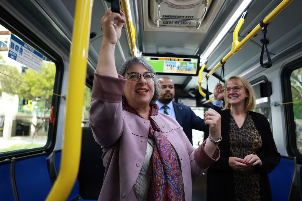 Miami-Dade planea recortar rutas de autobús mientras crece la presión presupuestaria