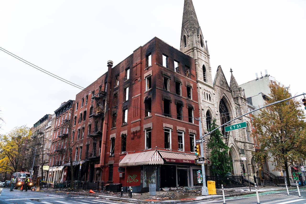 En la iglesia se ubica la famosa Campana de la Libertad de la ciudad de Nueva York que marcó el nacimiento de los Estados Unidos.