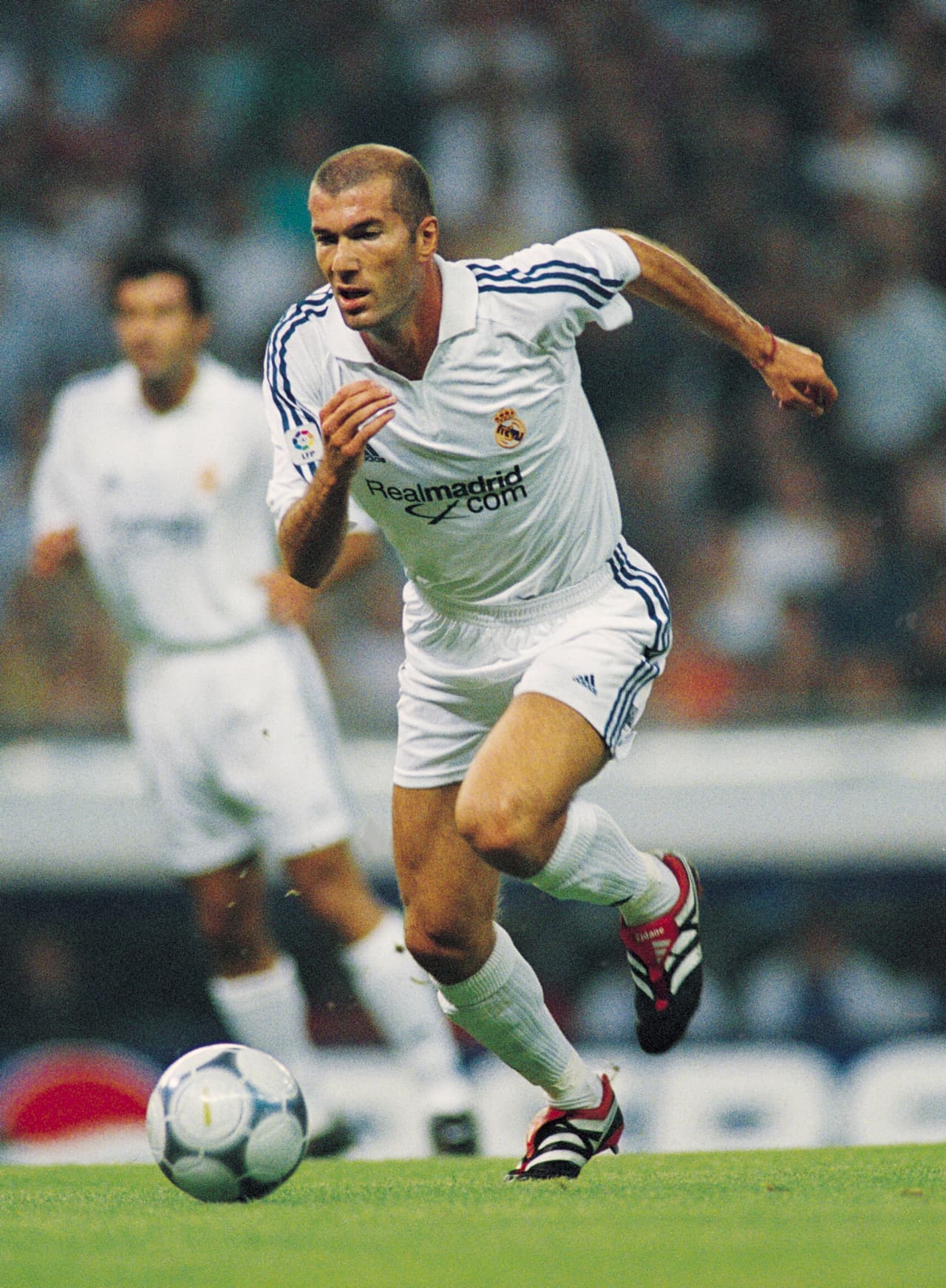 Zinedine Zidane ya era un astro del fútbol cuando en 2001 el Real Madrid pagó casi 87 millones de dólares a Juventus para tenerlo en su nómina.