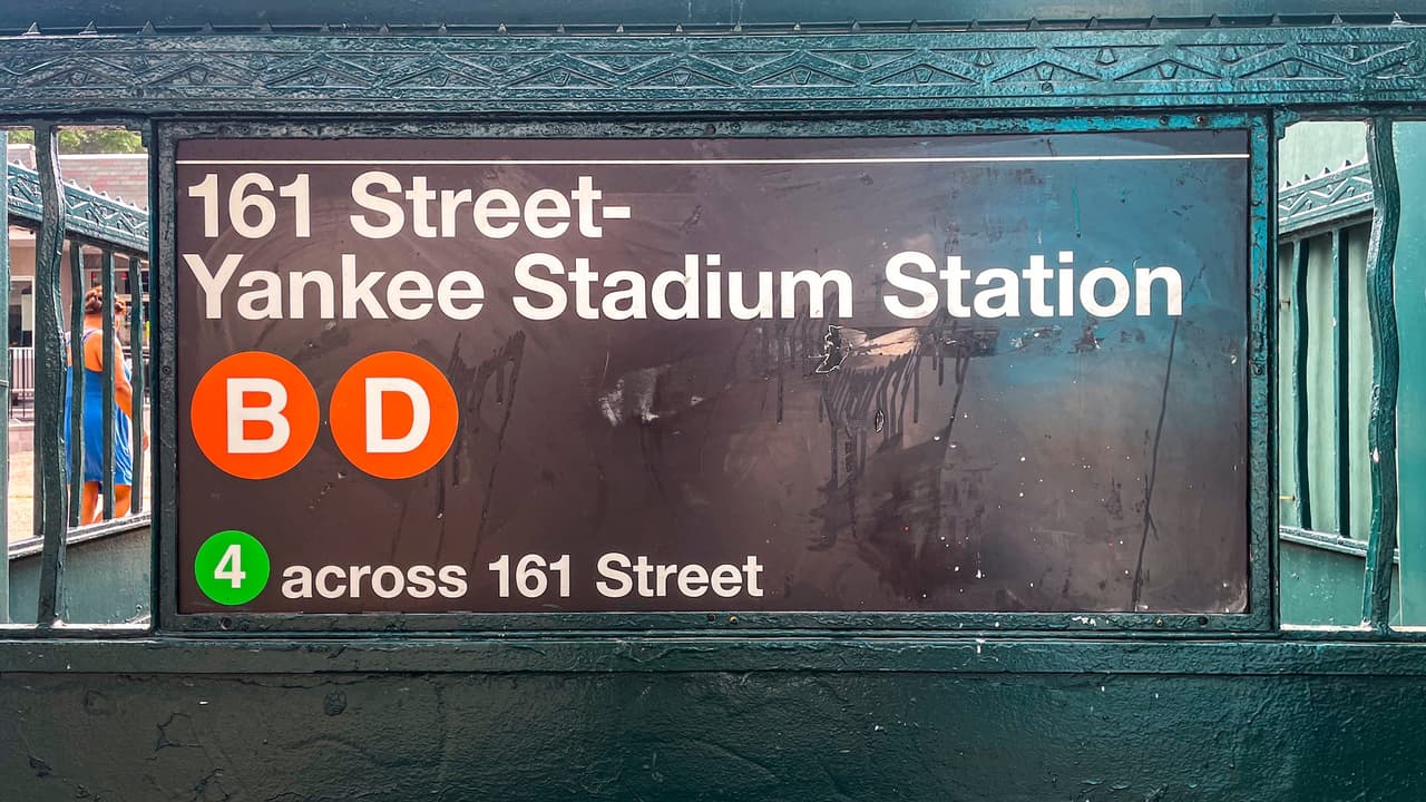 Muere trabajadora de la MTA tras ser atropellada por un tren cerca del Yankee Stadium