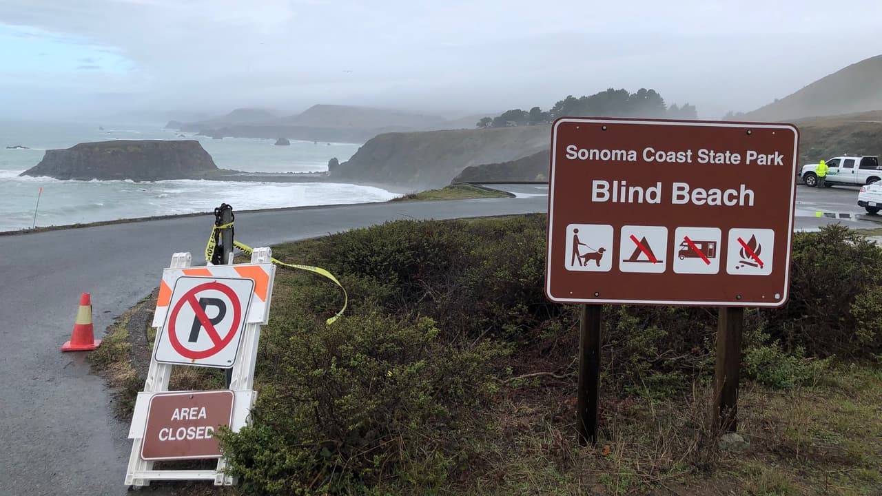 Dos niños todavía están desaparecidos luego de ser arrastrados por el mar