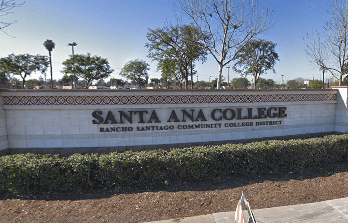 <b>Condado de Orange</b>: Fuera de las tiendas de Northgate González
<br>- Santa Ana College - 1530 W 17th St. Santa Ana, 92706, Parking Lot 7