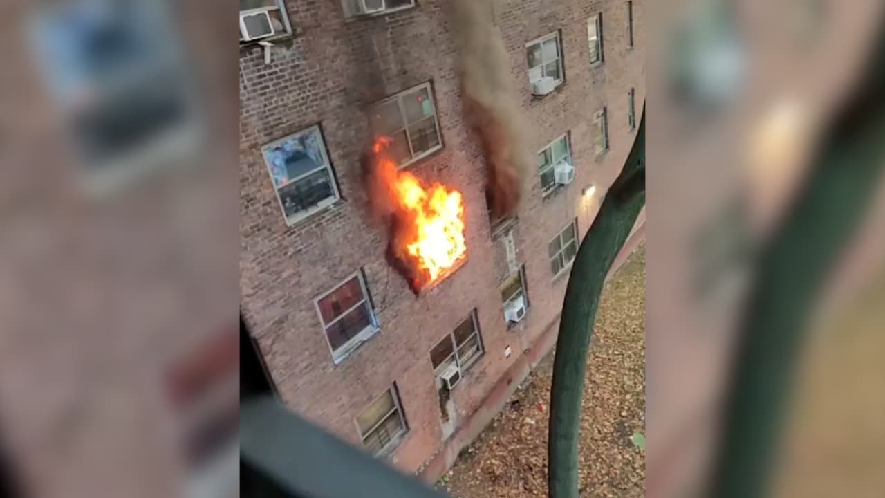 Siete heridos, incluyendo dos policías, después que un hombre se atrincherara e iniciara un fuego en East Harlem