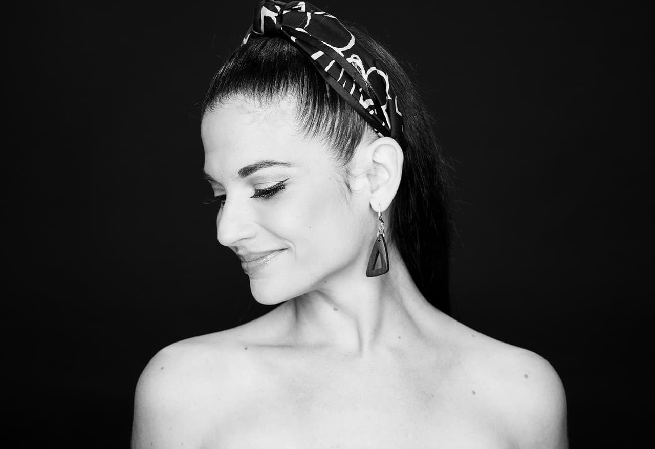 Natalia dice que si pudiera ir al futuro y devolverse después, guardaría todos los números ganadores de las loterías y se las ganaría todas.