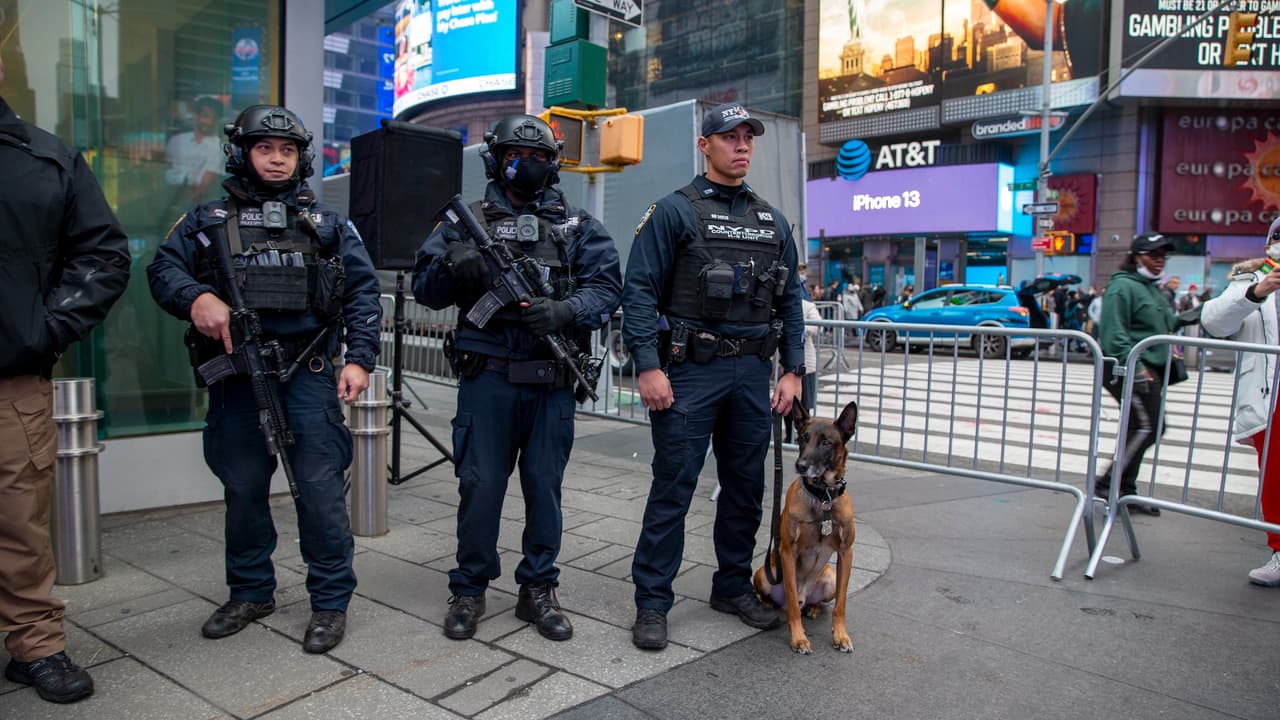 Apuñalan a hombre en Times Square: hay un detenido, pero buscan a más sospechosos