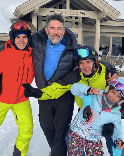 En redes sociales han mostrado lo bien que la pasan juntos y con la familia que formó el actor con su esposa Mayrín Villanueva.
<br>