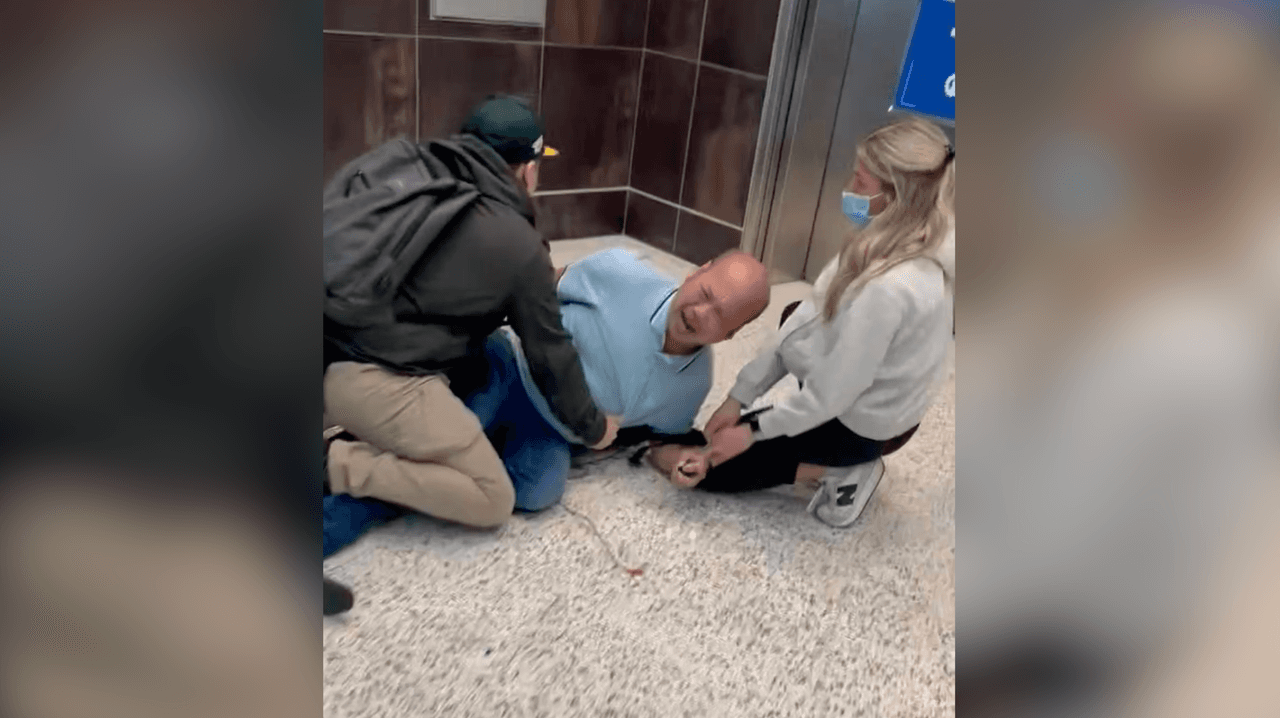 Video capta tenso intento de arresto de ICE en el aeropuerto de Las Vegas y desata duras críticas contra los agentes