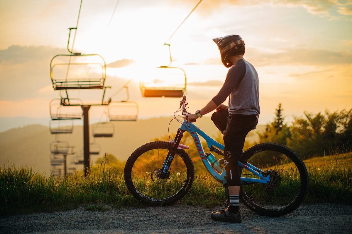 <b>Número 6: Beech Mountain</b>. Aunque es posible que solo piense en la ciudad de esquí de Beech Mountain como un destino de escapada de invierno, es todo lo contrario. En el verano, Beech Mountain Resort se transforma por completo de un paraíso invernal en un paraíso para los deportes de verano y la relajación.