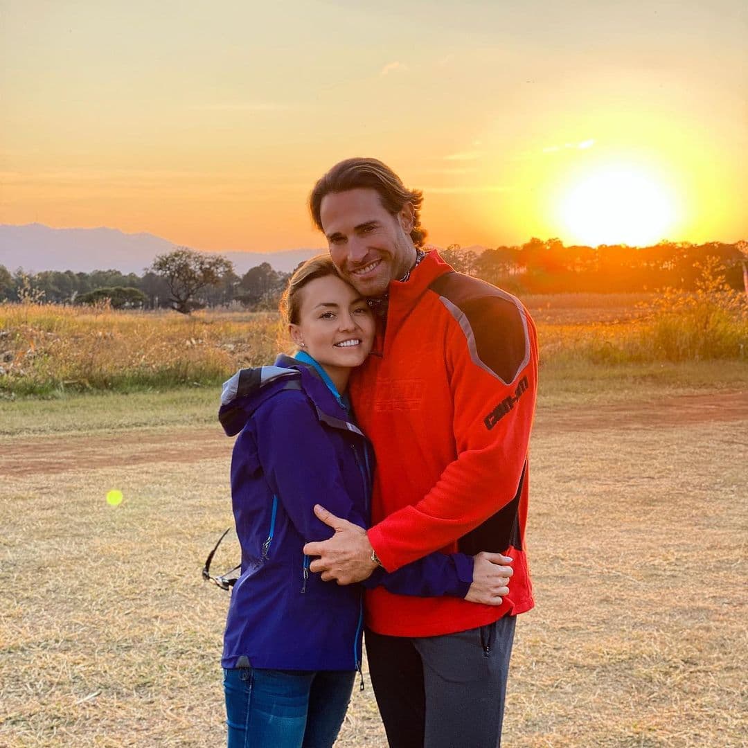 Desde el 2014, Boyer tiene una estable relación con el también actor y modelo Sebastián Rulli, y muchos esperan que próximamente decidan sellar su amor en matrimonio.