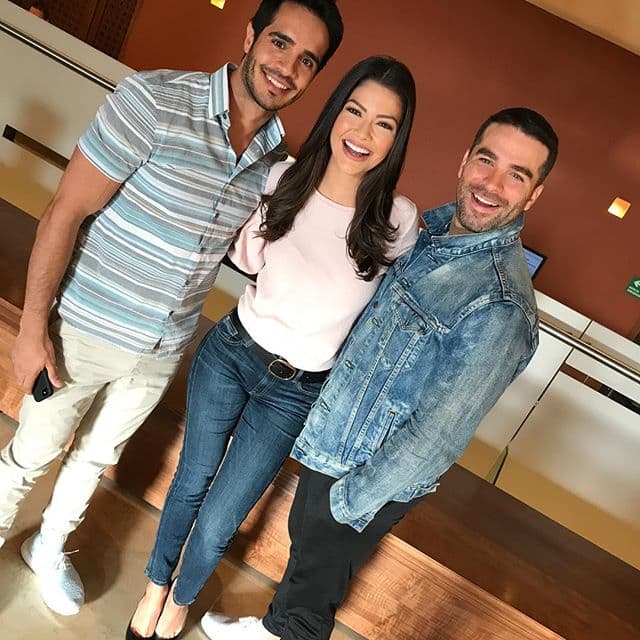 Durante las transmisiones de Despierta América, Ana Patricia compartió con sus compañeros de la competencia. Aquí la vemos con Ektor Rivera y Alejandro Nones.