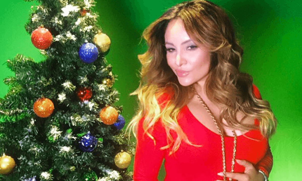 Ya que en varías ocasiones ella ha mencionado que esta es una de sus temporadas favoritas y siempre la aprovecha al máximo.