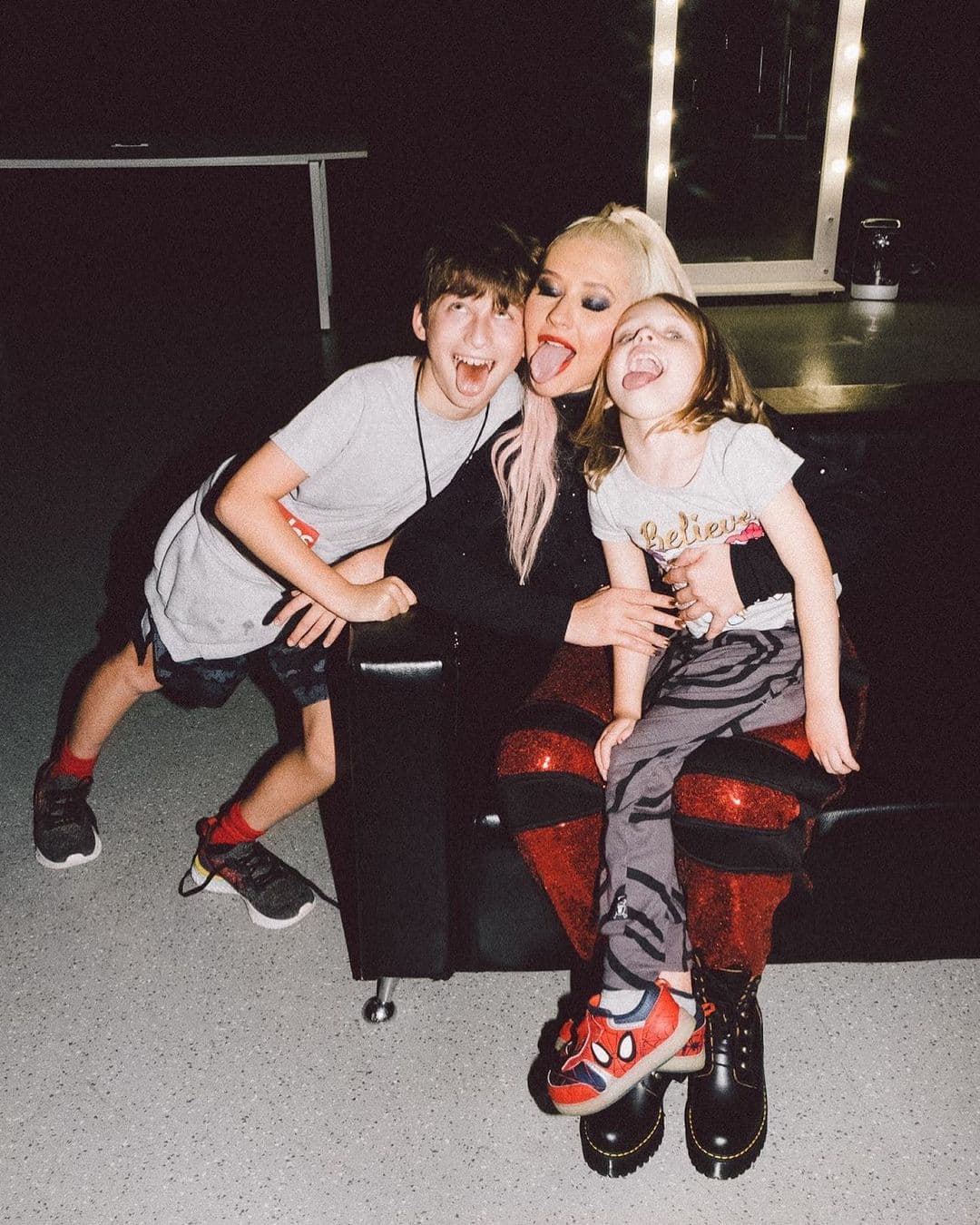 También se resalta su aspecto familiar y tiene dos hijos, fruto de sus relaciones con Jordan Bratman y Matthew Rutler.