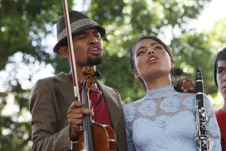 Wuilly Arteaga singing with his girlfriend, clarinetist Hazel Pinto at a free concert, June 4 2017.